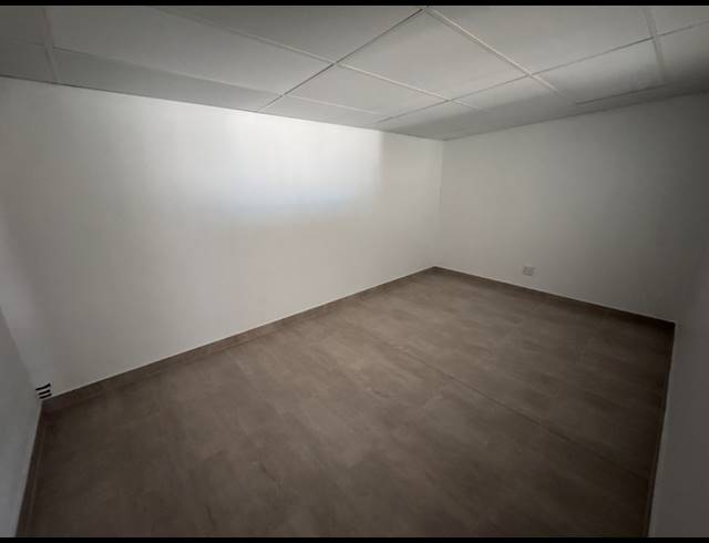 215M² WAREHOUSE TO LET IN GLEN ANIL